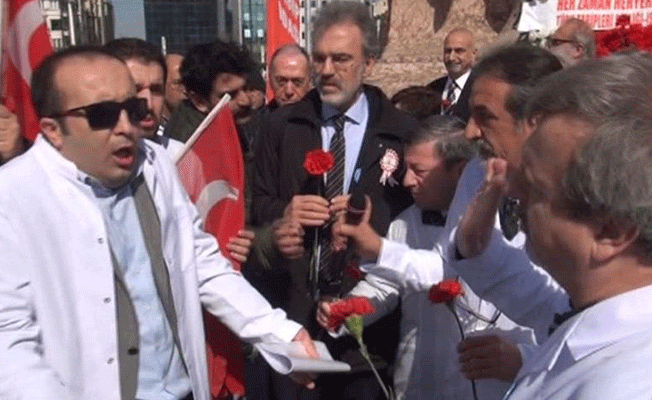 Tıp Bayramı’nda tabiplerle hekimler arasında gerginlik