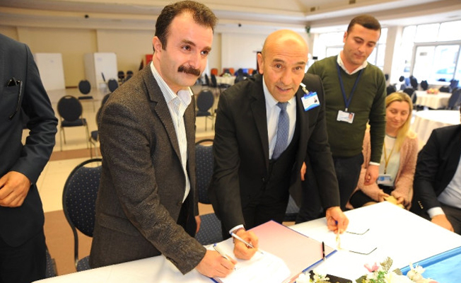 Seferihisar Belediyesi'nde sözleşme sevinci