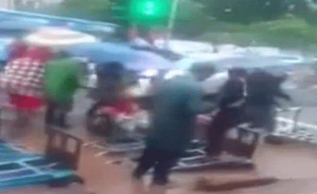 Sel en çok ona yaradı: Kendi yaptığı mini köprüden...