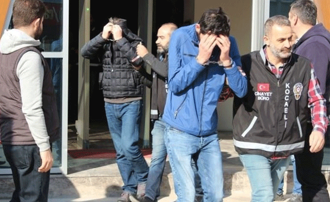 Kargocu kılığına girip yaşlı kadını darp etti! 5 kişi yakalandı...