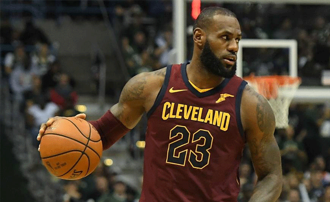 Lebron James maçta ağzını bozdu... Taraftarlara...