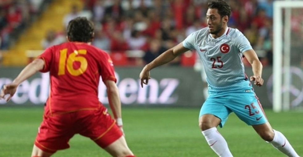Leverkusen'den Hakan Çalhanoğlu'na cenaze izni çıkmadı
