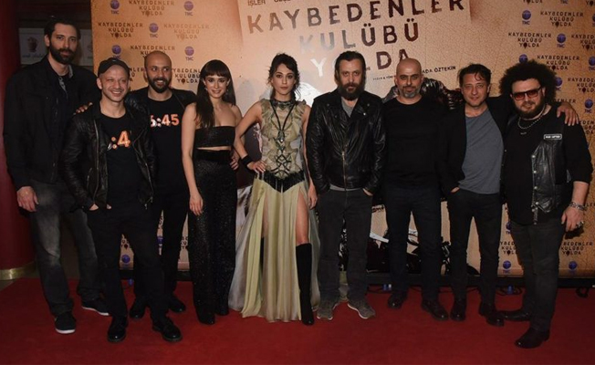 Film galasında Ünlü Oyuncu ayakta durmakta zorlandı...