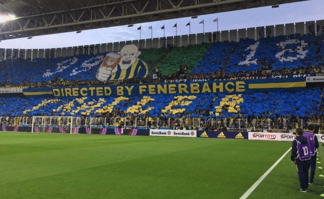 Fenerbahçe taraftarından Galatasaray’a göndermeli koreografi
