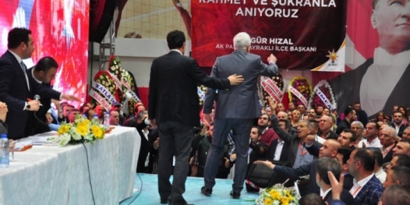 AKP kongresinde gerginlik...Polis müdahale etti