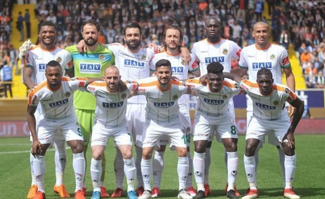 Alanyaspor’da yürek ağza geldi: 3 futbolcu kaza geçirdi