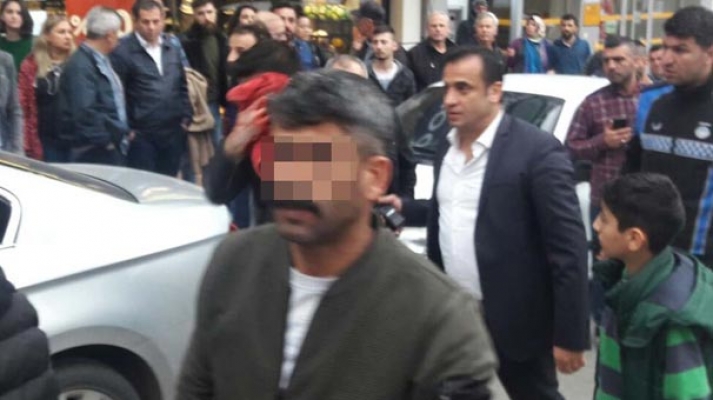 Kapkaççıyı vatandaş yakaladı, polis ellerinden zor aldı