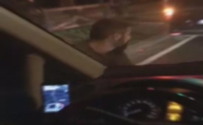 UBER sürücüsüne pusu kurup dehşeti yaşattılar!