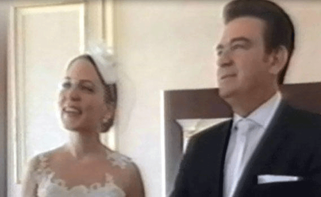 Ünlü ses sanatçısı kendinden 30 yaş küçük öğrencisiyle...