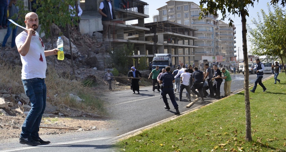 Döner bıçağı ve benzinle yol kapattı; linçten polis kurtardı!