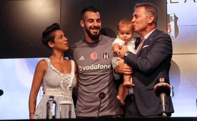 Beşiktaşlı Alvaro Negredo'nun eşi küfür etti