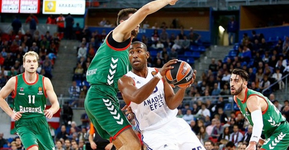 Anadolu Efes son saniyede yıkıldı
