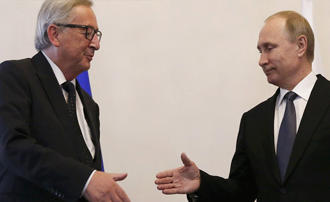 AB Komisyonu Başkanı Juncker'den Putin'e tebrik