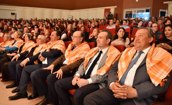 Türk Halk Müziği’nin Üstadı Özay Gönlüm İzmir’de anıldı