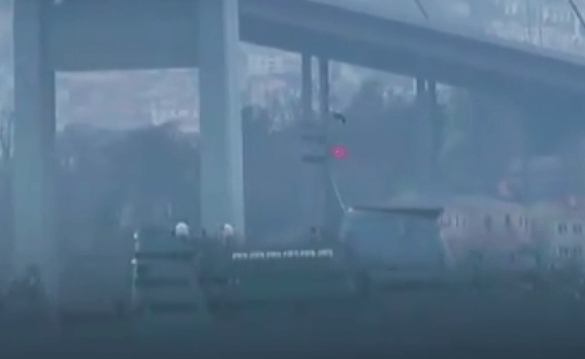Rus savaş gemisi Türk bayrağıyla İstanbul Boğazı'ndan geçti