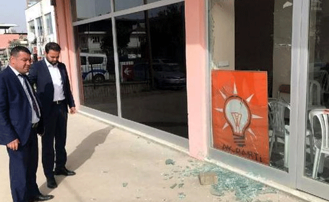 AKP toplantı ofisine taşlı saldırı