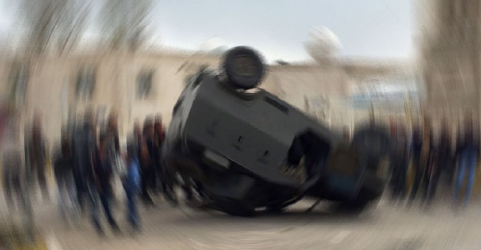 Askeri araç devrildi