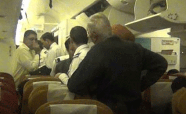 Yolcuya yanlış servis yapılınca kabin amiri, kabin memurunu dövdü
