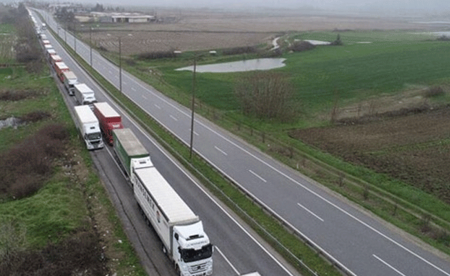 Kapıkule'de 14 kilometrelik TIR kuyruğu