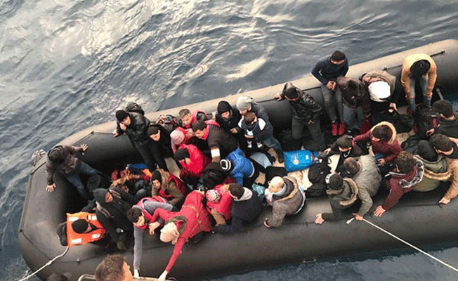 Dikili açıklarında 64 kaçak yakalandı
