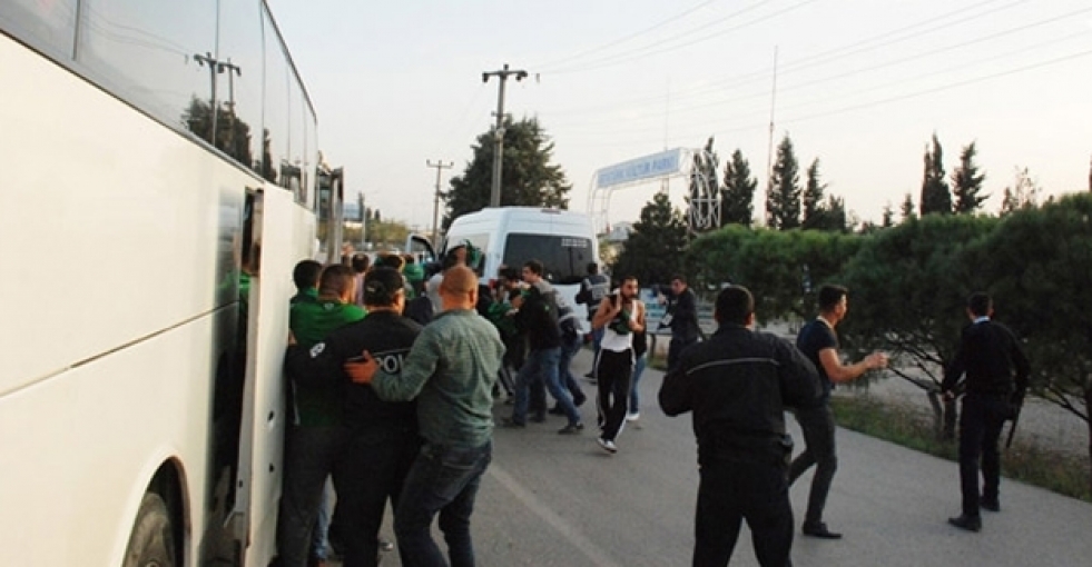 3. Lig maçında polis havaya ateş açtı