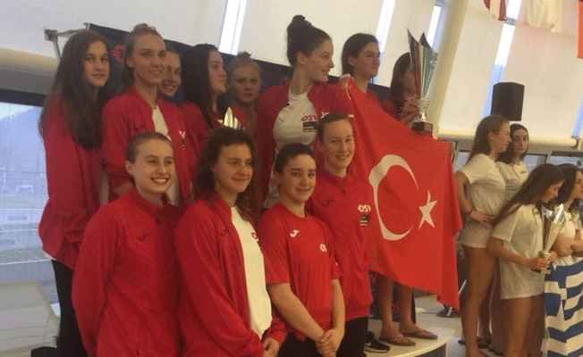 Yüzmede Milliler’den tarihi başarı!