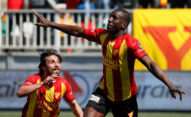 Demba Ba'ya büyük sürpriz!