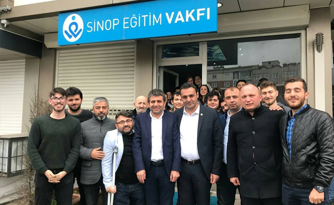 CHP'li Karadeniz Sinop Eğitim Vakfı öğrencileriyle buluştu