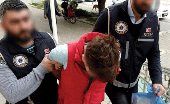 Uyuşturucuyu sütyenine sakladı