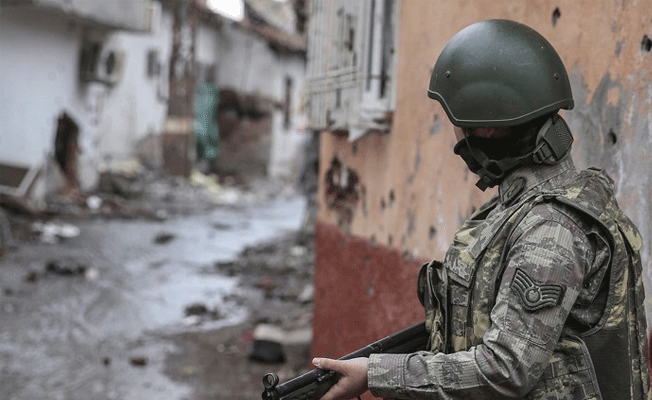 Çatışma çıktı... 2 PKK'lı ele geçirildi