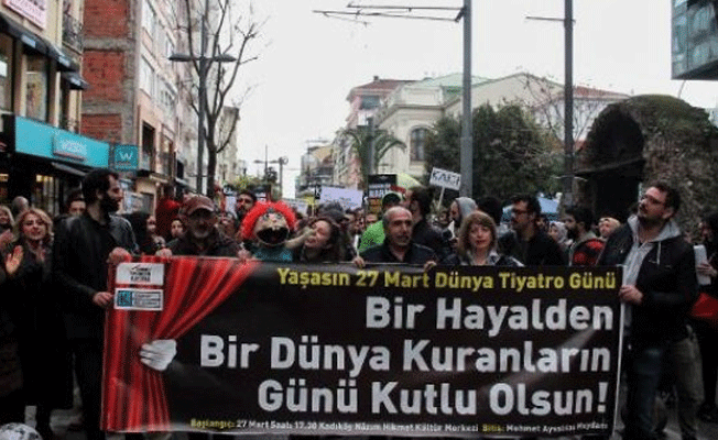 Tiyatrocular Kadıköy'de yürüdü