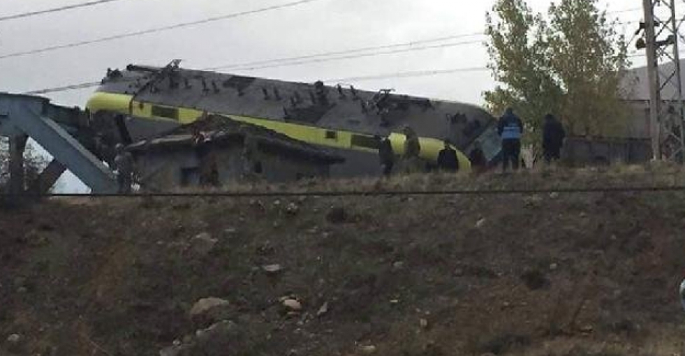 Sivas'ta trenler çarpıştı