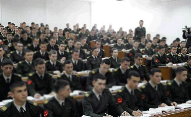 Askeri lise sınavı sorularını 'Allah rızası için' dağıtmışlar