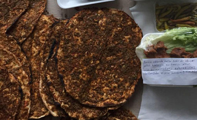 Lokantacının öğrencilere yazdığı not sosyal medyayı salladı