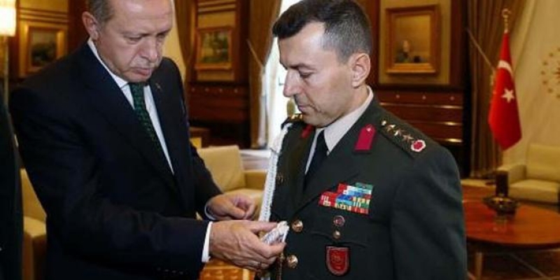 Erdoğan'ın eski başyeveri, tek tek fişlemiş: ‘Dikkat et, patavatsız, iyi çocuk’