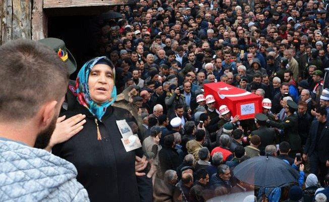 Şehit annesi 'Ben ağlamıyorum, silmeyin gözümü'