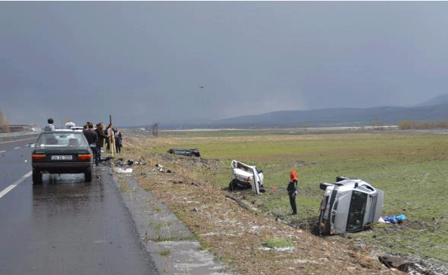 4 araç şarampole yuvarlandı, belediye başkan yaralandı