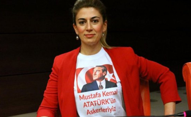 CHP'li Engin yasağa inat Meclis’e böyle geldi