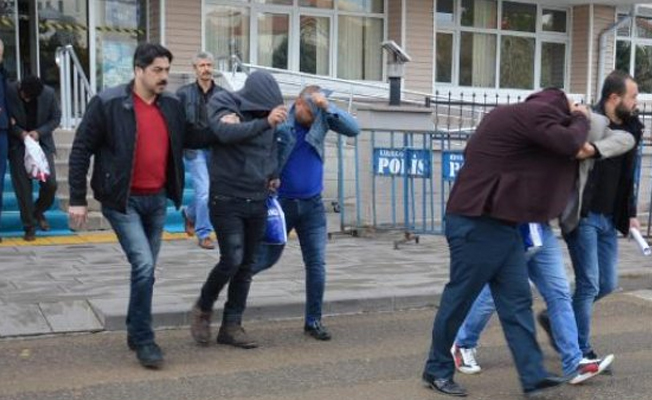 Uyuşturucu madde satarken suçüstü yakalandılar