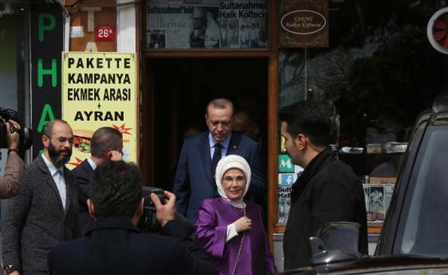 Cumhurbaşkanı Erdoğan Sultanahmet'te köfteciye uğradı