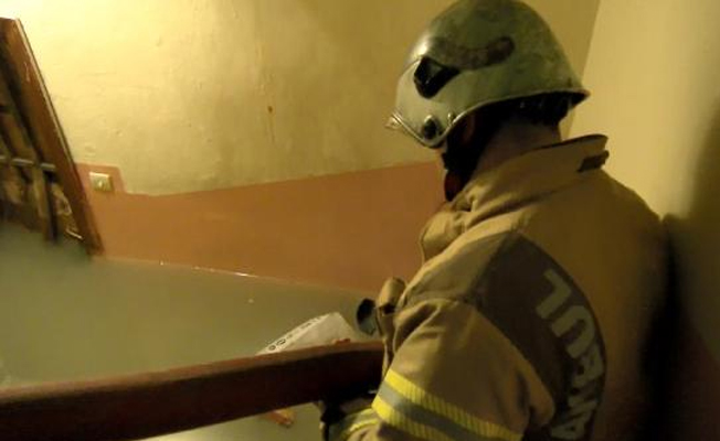 İstanbul'da su borusu patladı, çok sayıda evi su bastı