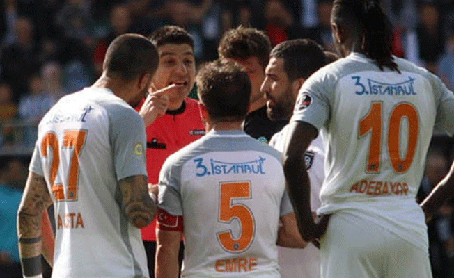 Emre Belözoğlu hakem gerginliğine sosyal medyada büyük tepki