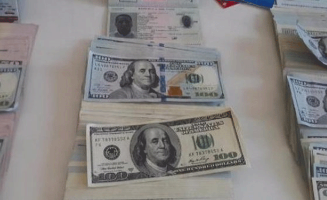 Otomobilden 69 bin dolar çalan Latin hırsızlar yakalandı