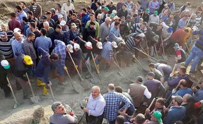 Yüzlerce köylü gönüllü olarak çalıştı, o harabeyi yeni bir görünüme kavuşturdular