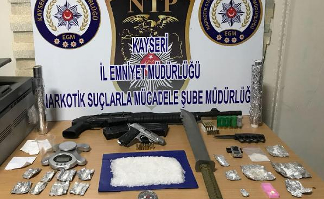 Uyuşturucu satıcılarına şafak baskını: 11 gözaltı