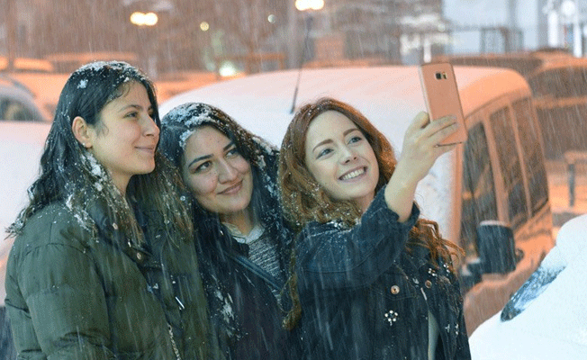 Nisan ‘kar’ı Erzurum’u beyaza bürüdü