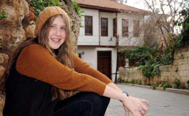 'Kırmızı fularlı kız'ın anne ve babası yargılandıkları davada beraat etti