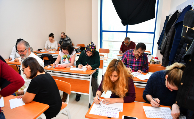 Beylikdüzü Belediyesi'nde yüzlerce vatandaş kurs alıyor