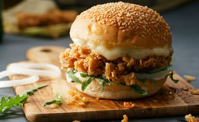 Ünlü fast food zincirinde hamburger'den çıkana inanamayacaksınız...