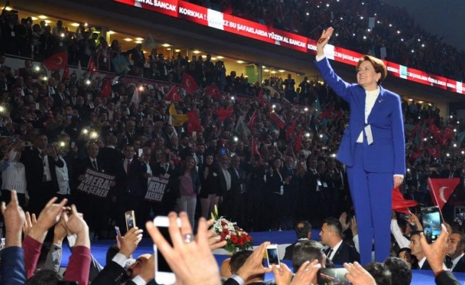 İYİ Parti'den TRT'ye hediye paketi...Abaküs gönderdiler